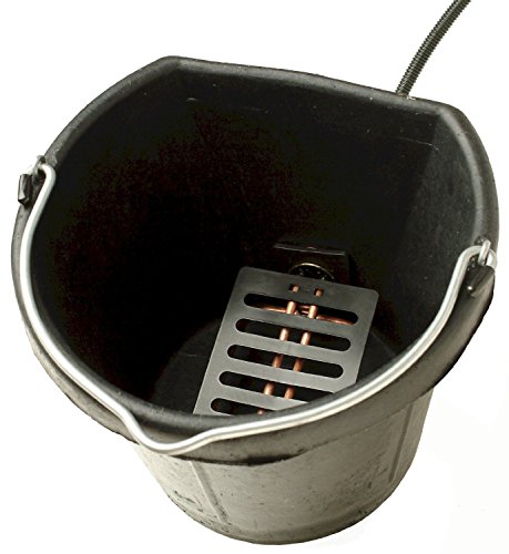 Farm Innovators Heated Flat-Back Rubber Bucket in Black